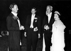 Le Roi Lopold III, le Duc d'York et la Duchesse d'York au bal de l'Exposition de 1935